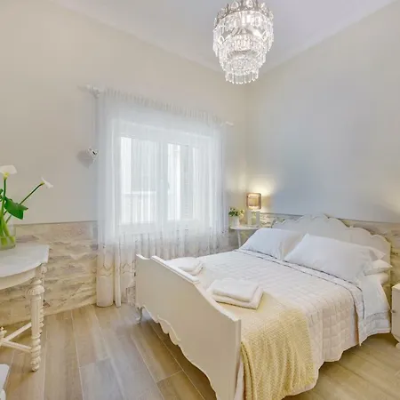 ανακαινισμένη κατοικία 50 μέτρα από το λιμάνι شقة