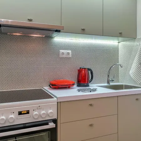 ανακαινισμένη κατοικία 50 μέτρα από το λιμάνι