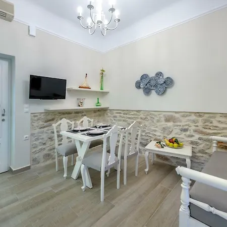ανακαινισμένη κατοικία 50 μέτρα από το λιμάνι إرموبولّي